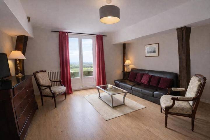 Location de vacances pour 4 personnes, avec jardin ainsi que vue et piscine à Saint-Gervais-la-Forêt - 3