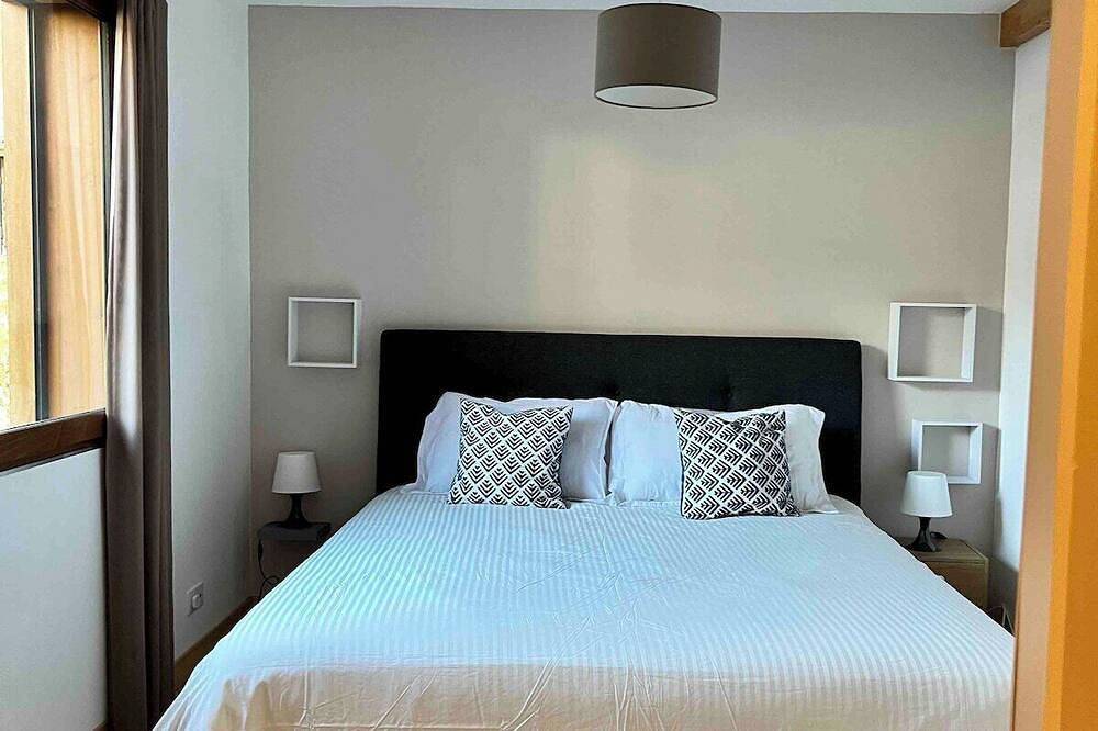 Impressive Chalet - Sleeps 7 in Allemond, Écrins National Park