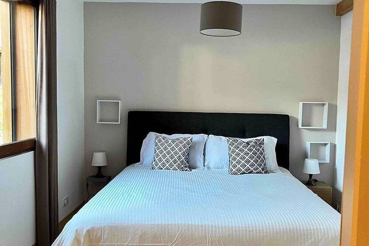 Impressive Chalet - Sleeps 7 in Allemond, Nationalpark Écrins