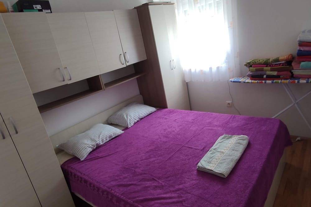 Ganze Wohnung, Cozy apartment few meters from the beach! in Promajna, Makarska Riviera