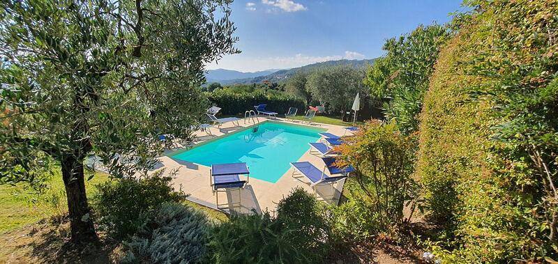 Agriturismo per 6 persone, con giardino e piscina in Capannori