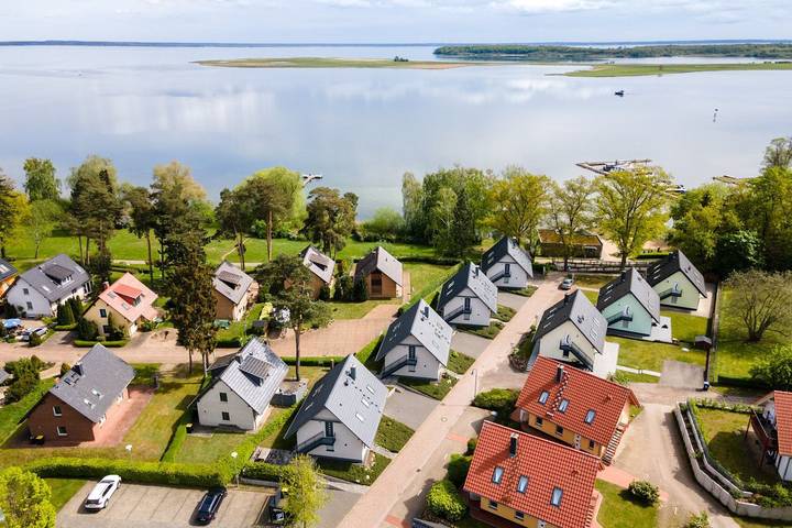 Ferienwohnung für 4 Personen, mit Terrasse und Garten sowie Seeblick und Ausblick an der Müritz