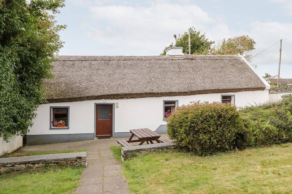 The Thatched Cottage, pet friendly in Drummin, County Mayo in County Mayo