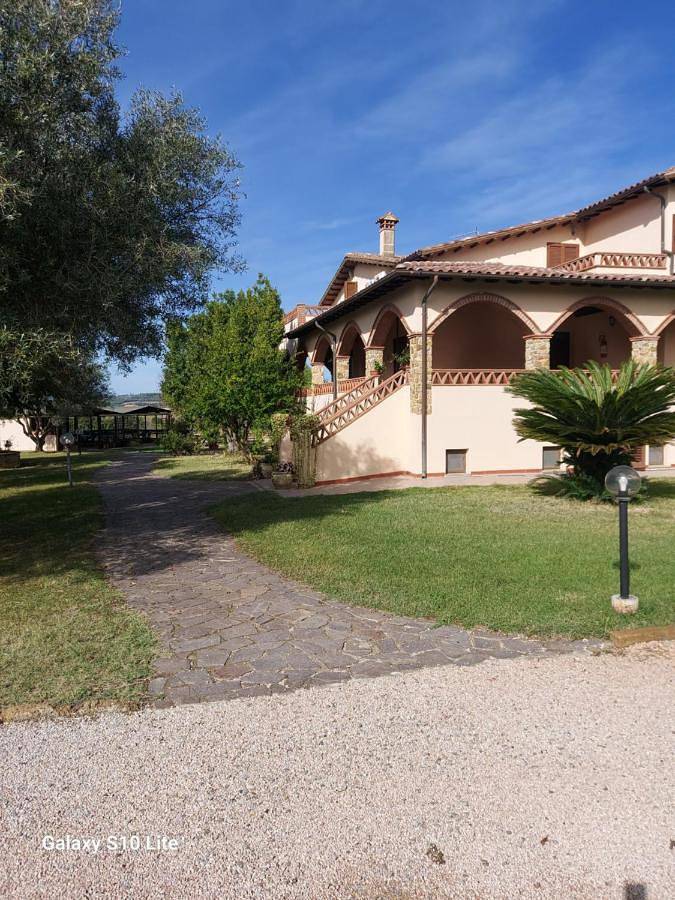 Agriturismo, con Giardino e Piscina a Montalto di Castro