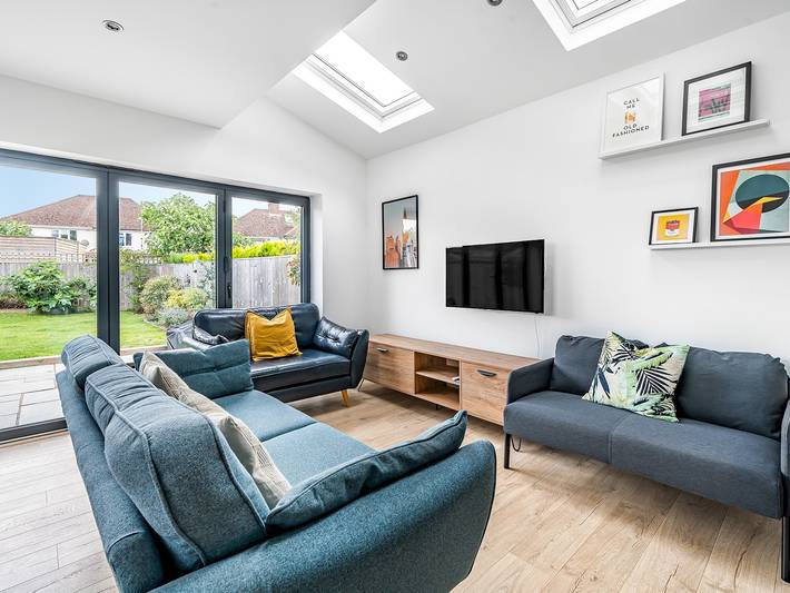 Glamping for 8 people, with garden in Oxford