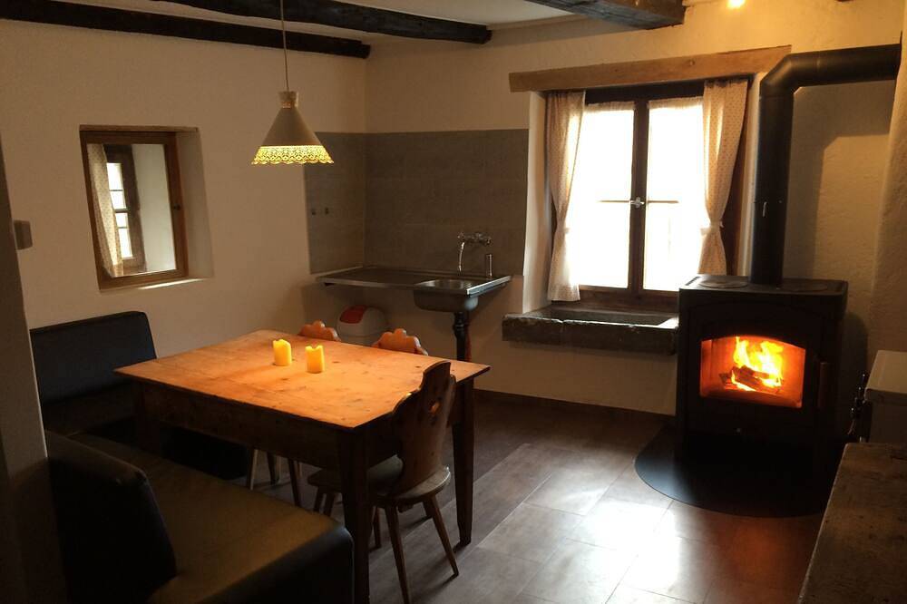 Ferienhaus sonnig und rustikal, in Val Poschiavo, nahe Engadin in Poschiavo, Livigno Alpen