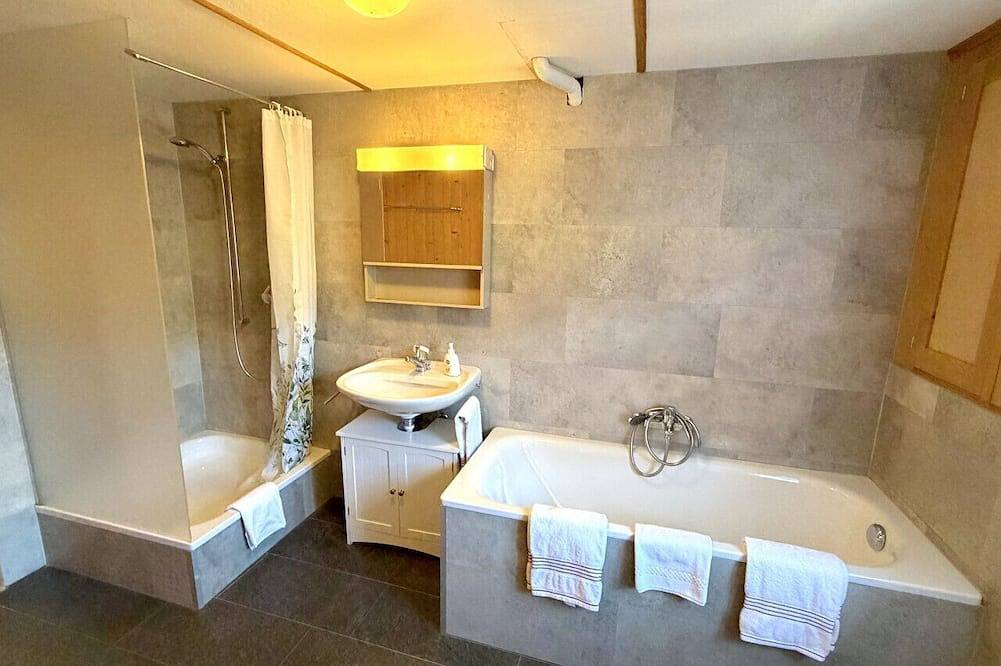 Geheel appartement, Concierge, Swiss Alps Scenic Views by Swisshut in Sigriswil, Meer van Thun