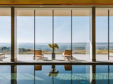 Hôtel pour 3 personnes, avec balcon et piscine ainsi que sauna et jacuzzi à Champillon
