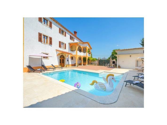 Ferienhaus für 8 Personen, mit Garten und Pool sowie Sauna