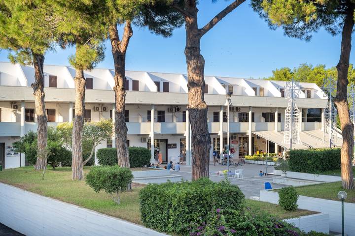Geheel appartement, Appartement 'Rosso Tramonto' met gedeeld terras, draadloos internet en airconditioning in Conca Specchiulla, Ontranto en omgeving