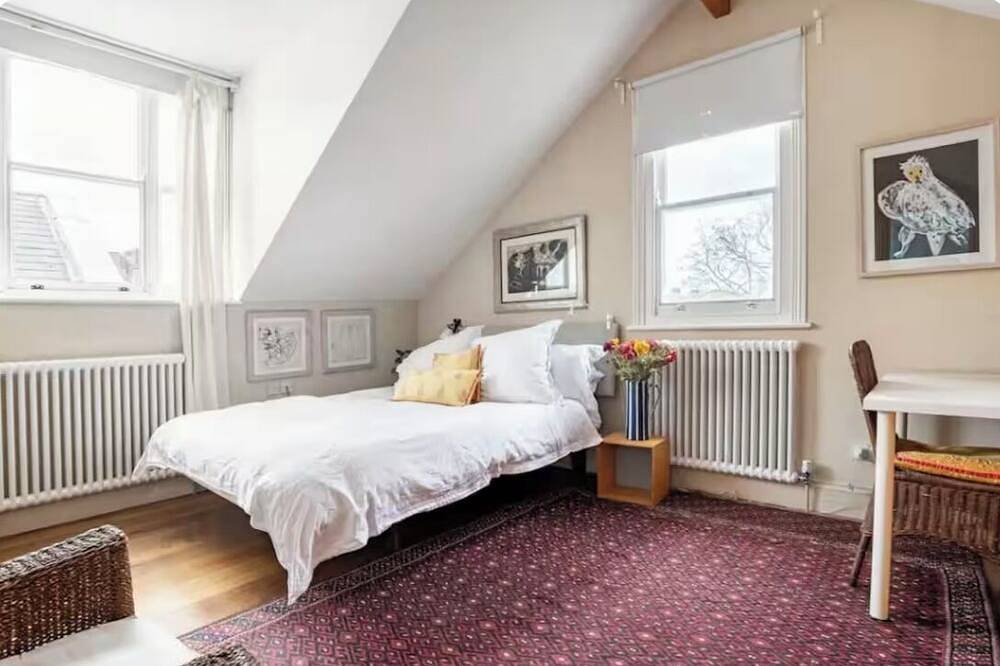 Cosy Family-Friendly 3Br 2Ba London House +King Bed, 1-3min Walk to Tube+Bus in Lambeth, London