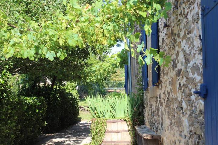 Location de vacances pour 2 personnes, avec Terrasse ainsi que Jardin et Vue à Mirandol-Bourgnounac