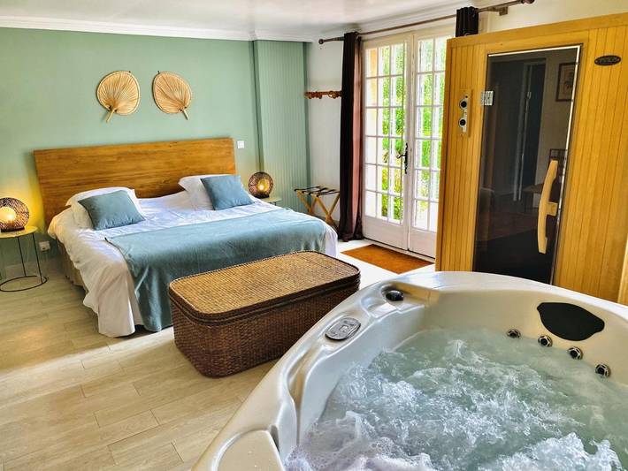 Chambre d’hôte pour 2 personnes, avec Terrasse et Jacuzzi ainsi que Jardin et Piscine