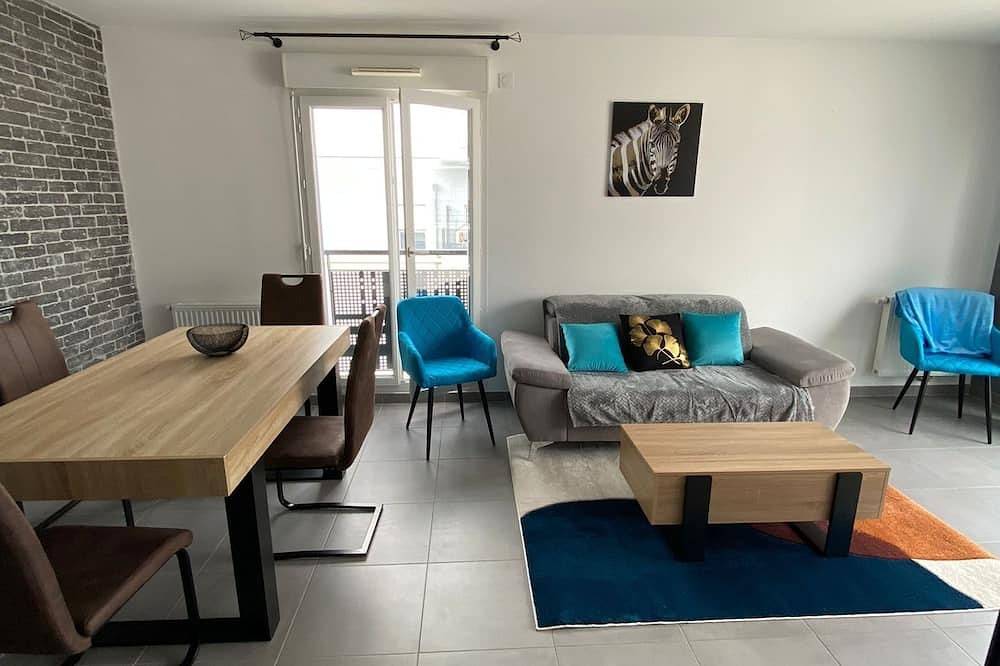 Appartement entier, Logement proche Cern, Suisse et aéroport avec parking privé in Saint-Genis-Pouilly, Gex