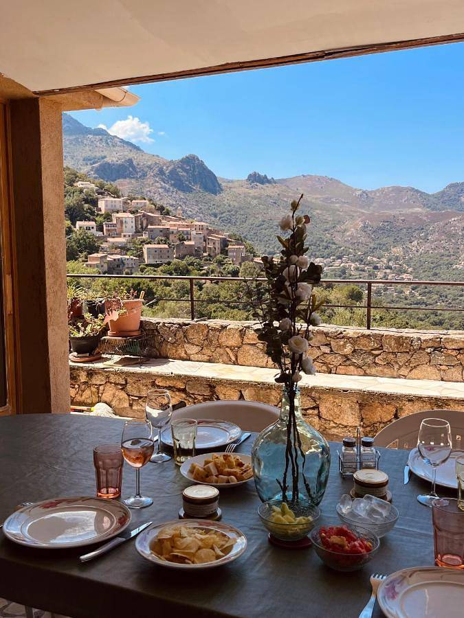 Four-Bedroom House in Nessa, Région de Calvi
