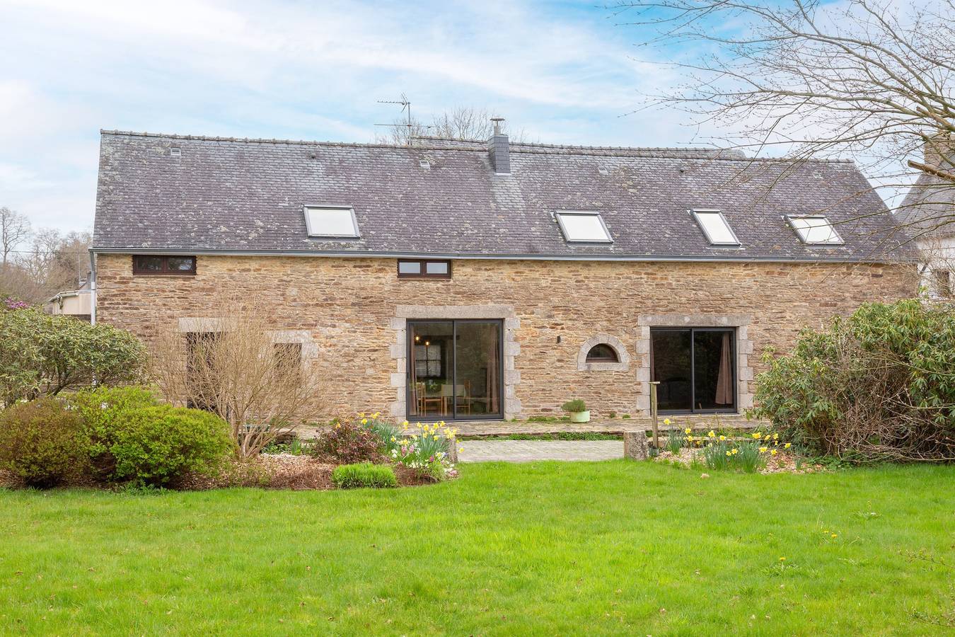 Longère Familiale en Pierre – Authenticité & Calme en Bretagne in Melgven, Région de Quimper