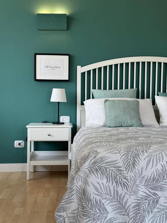 Location de vacances pour 3 personnes, avec vue et jardin à Aquino (homonymie)