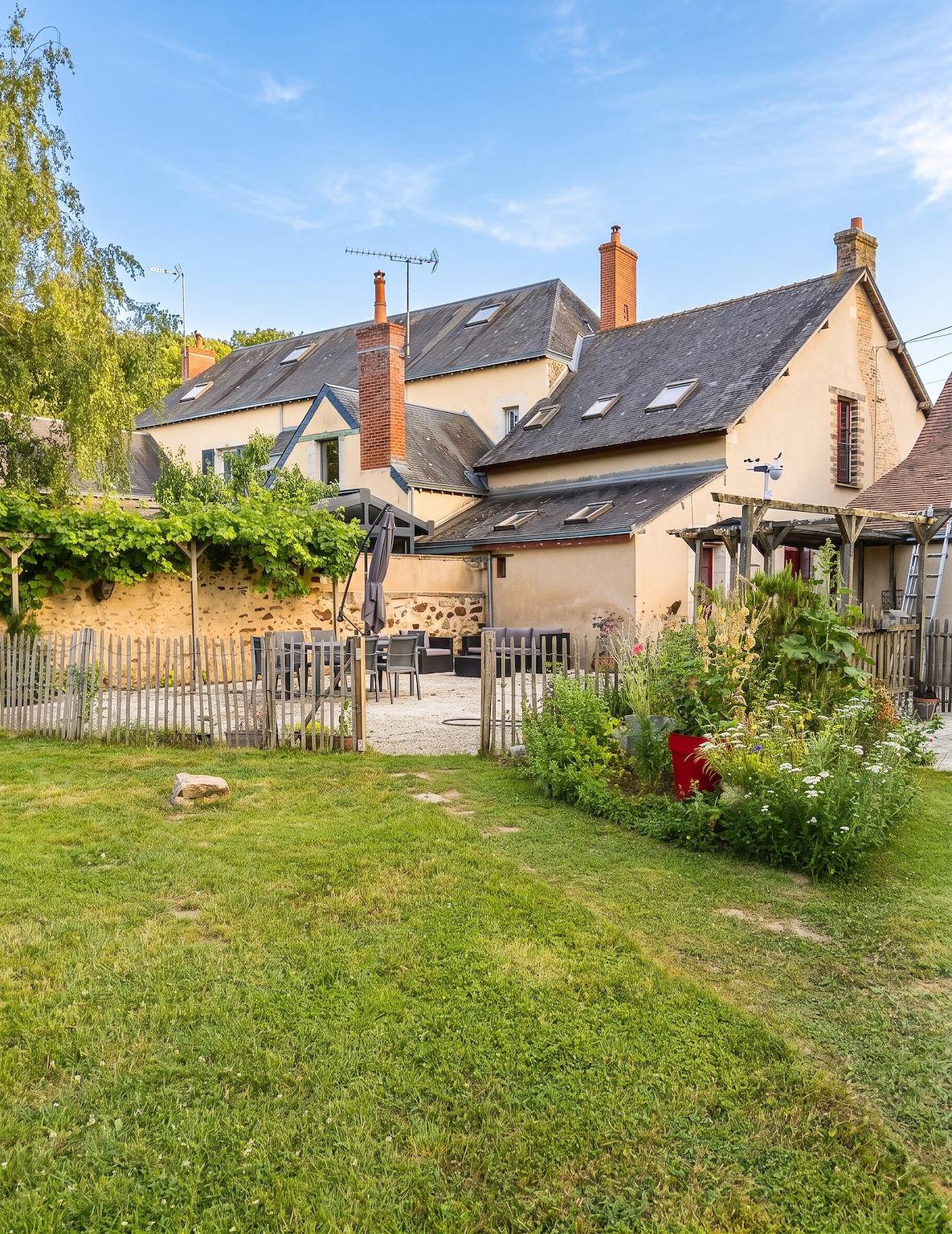 Maison conviviale à Baugé-en-Anjou avec terrasse in Clefs-Val d'Anjou, Vallée de la Loire