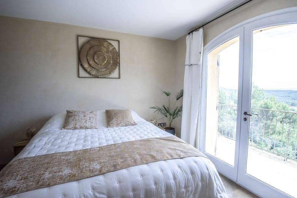 Villa Panoramic 250m2 by Saint Victoire large Swimming Pool and air condition in Le Tholonet, Aix-en-Provence region
