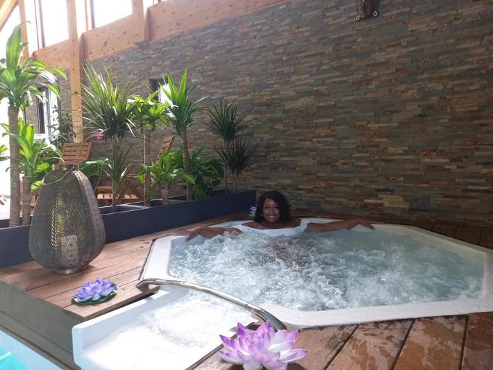 Location de vacances pour 4 personnes, avec Jacuzzi et Terrasse ainsi que Bassin pour enfant et Piscine à Belcaire