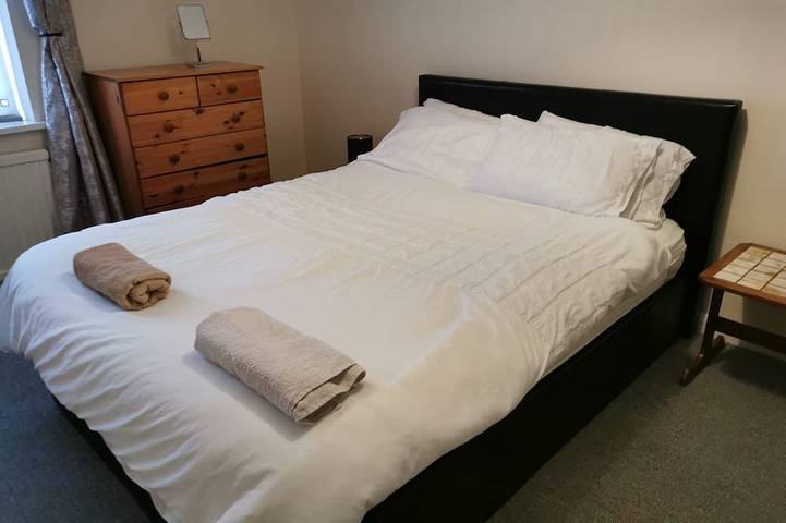 West Stret Retreat.  Cozy 2 bedroom house near shops and train station. in Dover, Kent