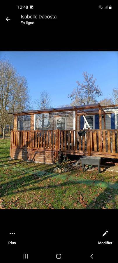 Camping pour 5 personnes, avec vue sur le lac et piscine ainsi que vue et jardin, animaux acceptés