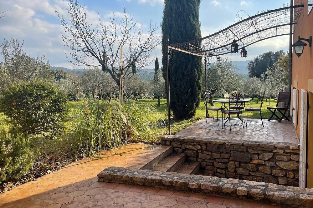 Appartement entier, Très bel appartement, avec tennis, dans magnifique propriété en Provence Verte. in Carcès, Région de Brignoles
