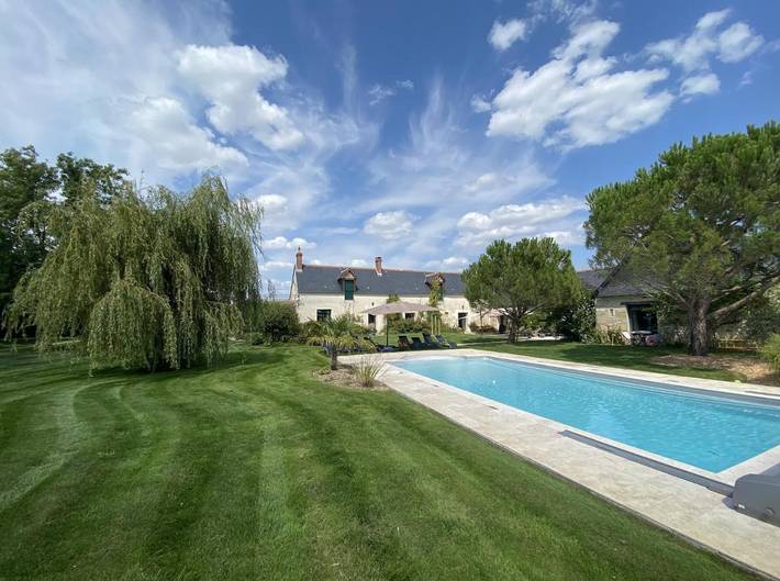 Cottage pour 3 personnes, avec jardin et sauna ainsi que piscine et jacuzzi à Louans