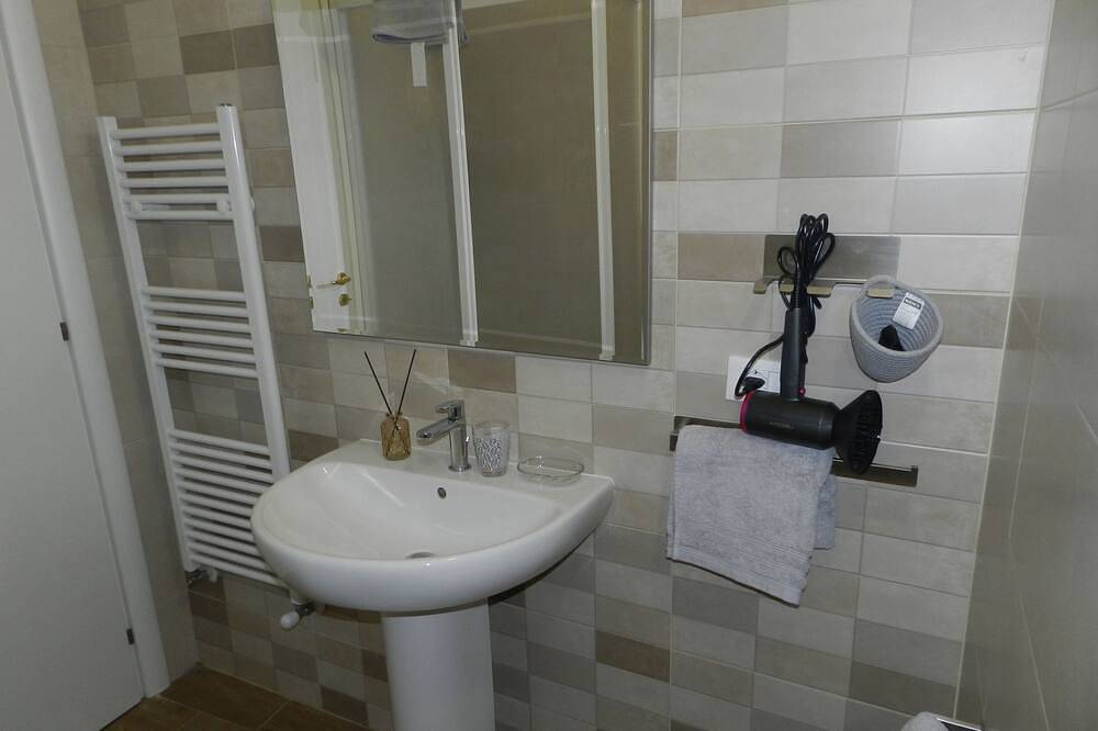 Entire apartment, Design and History in the Heart of L'Aquila Capital of Culture 2026 in L'Aquila, Gran Sasso