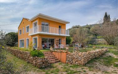 Location de vacances pour 14 personnes, avec piscine à Peymeinade