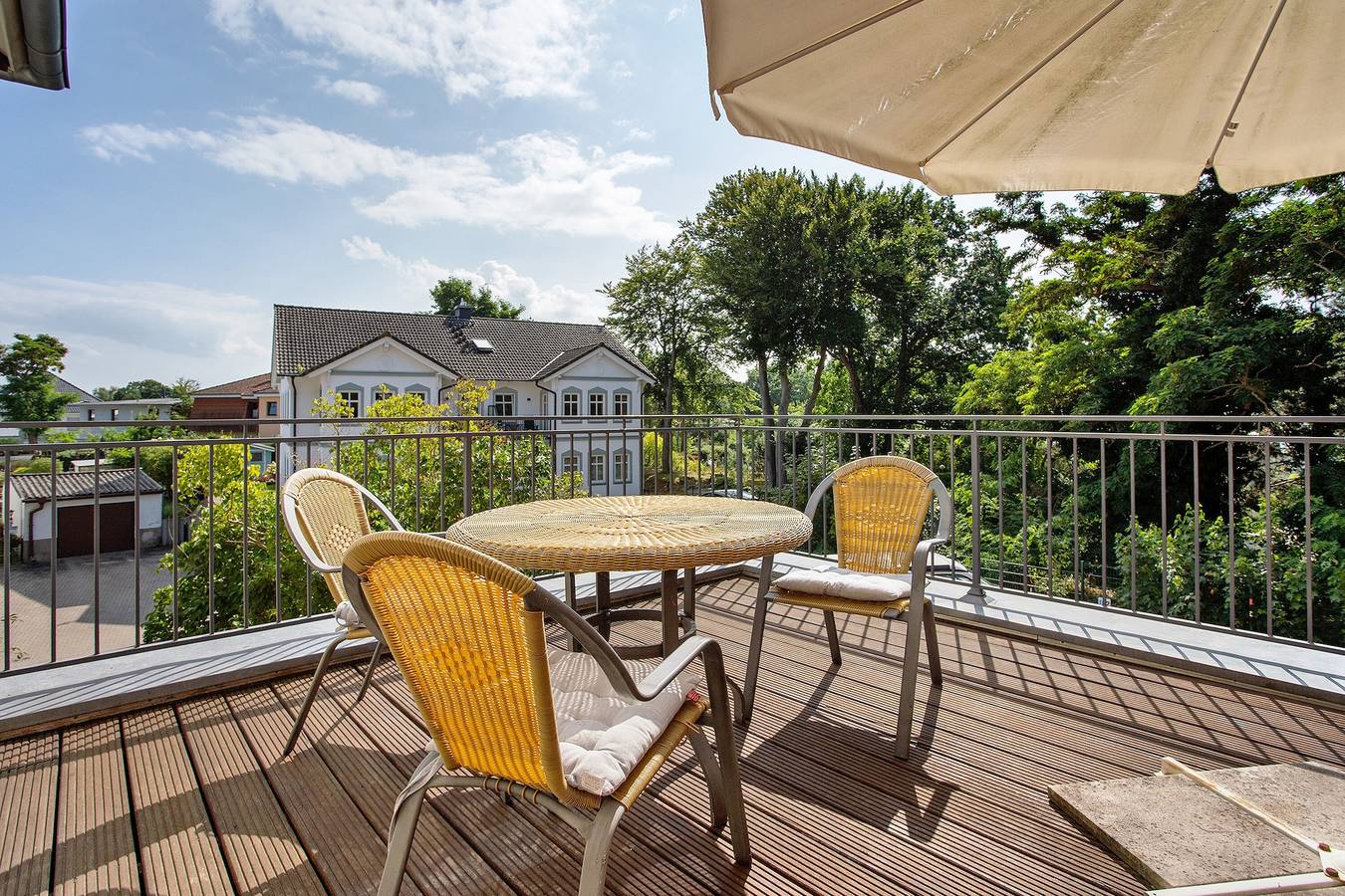 Villa 'Traumschlößchen 100 M Vom Strand' with Private Terrace and Wi-Fi in Seebad Heringsdorf, Heringsdorf