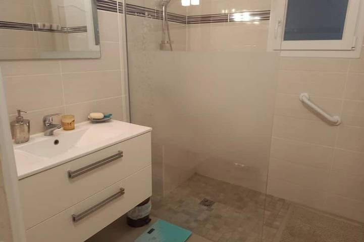 Location de vacances pour 10 personnes, avec terrasse et jardin, animaux acceptés à Saint-Vivien-de-Médoc - 4