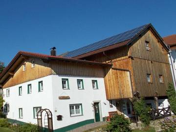 Ferienhaus für 8 Personen, mit Garten und Terrasse in Kirchberg im Wald