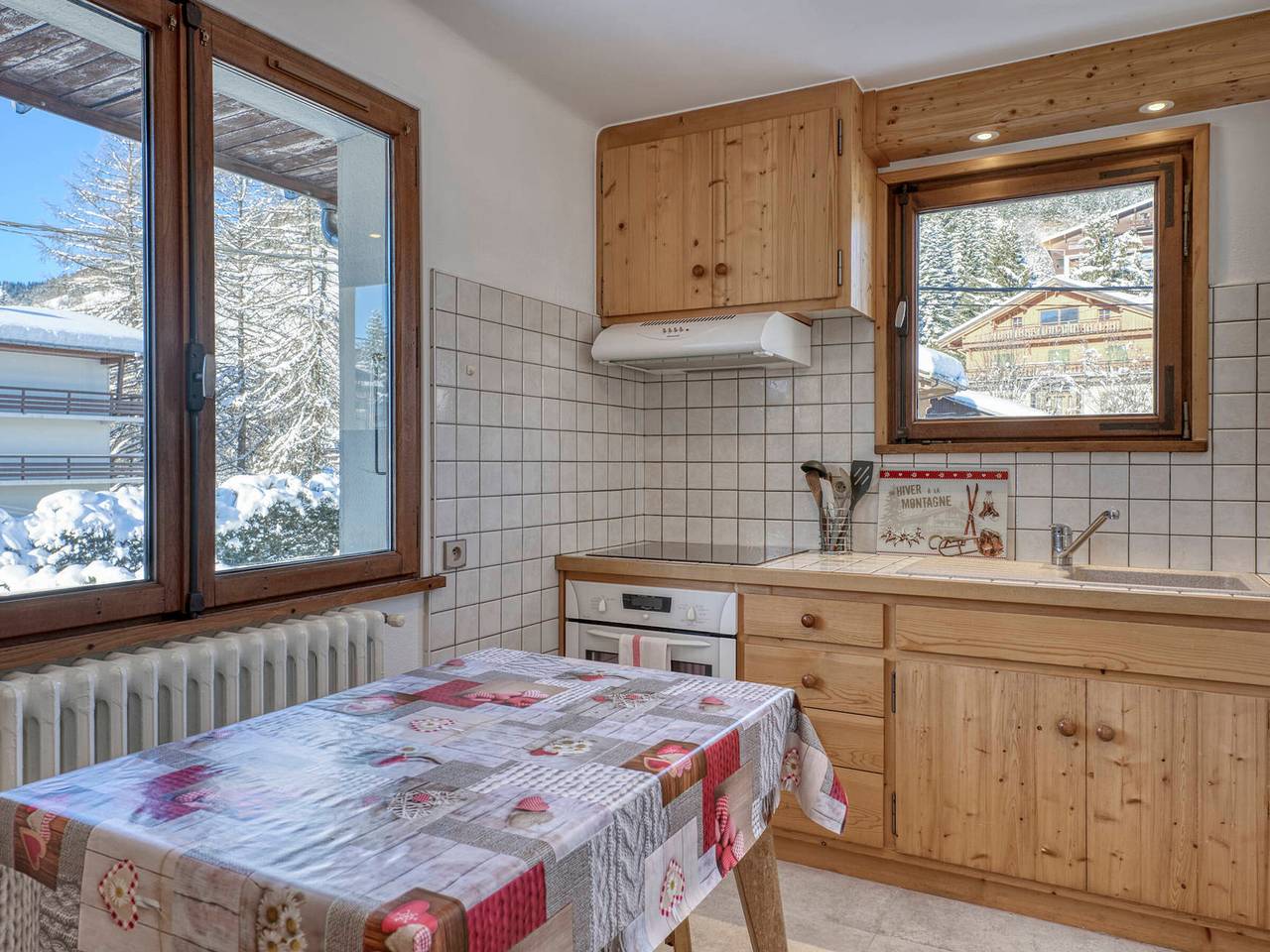 Ganze Wohnung, Gemütliche 2-Zimmer-Wohnung mit Balkon, nahe Skipisten und Dorfzentrum, Wlan und Parkplatz inbegrepen in Megève, Pays du Mont-Blanc