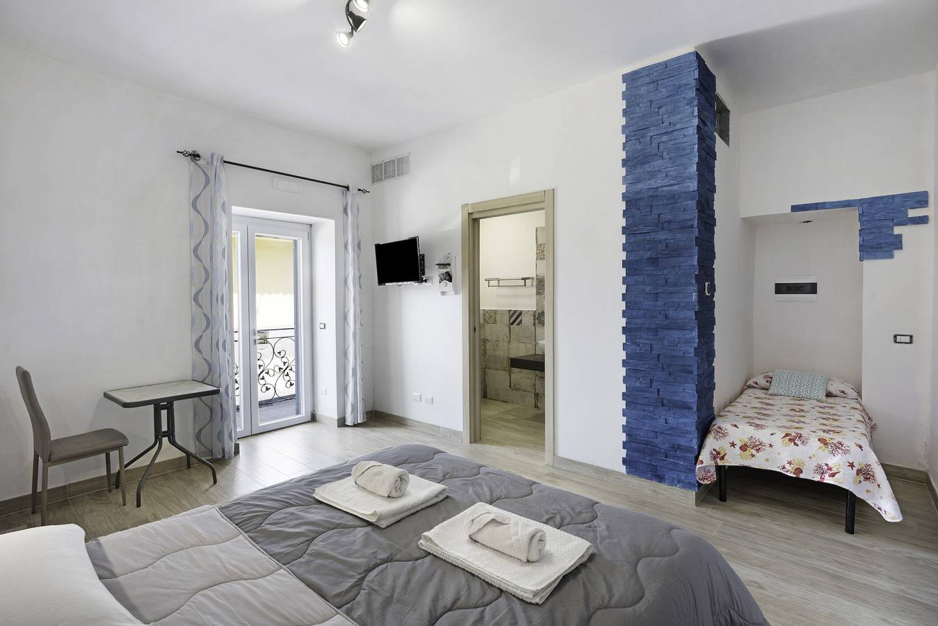 Zimmer 'Napoli Con Vista Vesuvio' mit Bergblick, Wi-Fi und Klimaanlage in Pimonte, Monti Lattari