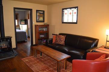 Cottage for 4 Guests in Bend, Mt. Bachelor, Picture 3