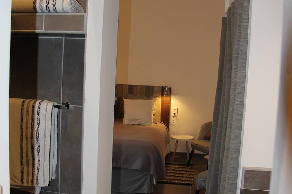 Apartamento entero, Gite Alpilles-Estudio-Superior-Habitación con desagüe-Vista al Jardín in Velleron, Vaucluse