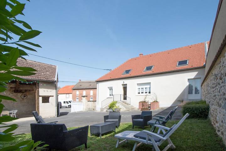 Gîte pour 10 personnes, avec Terrasse et Jardin dans Coizard-Joches