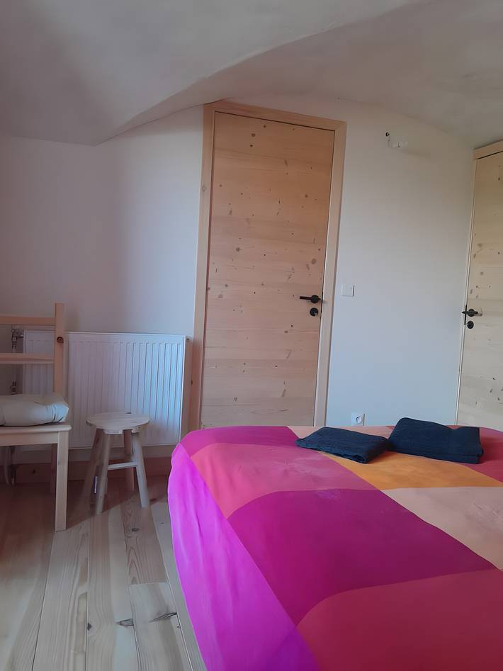 Log cabin for 2 people, with garden in French Alps