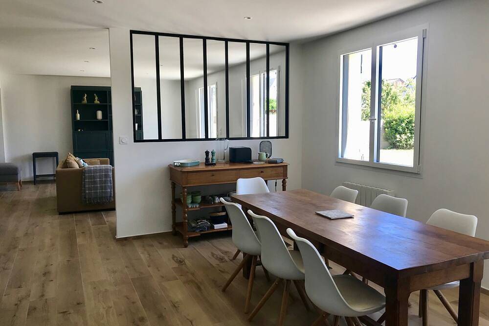 Renovated house in the center of Ploubalay, 5 minutes from the beaches in Ploubalay, Dinan region
