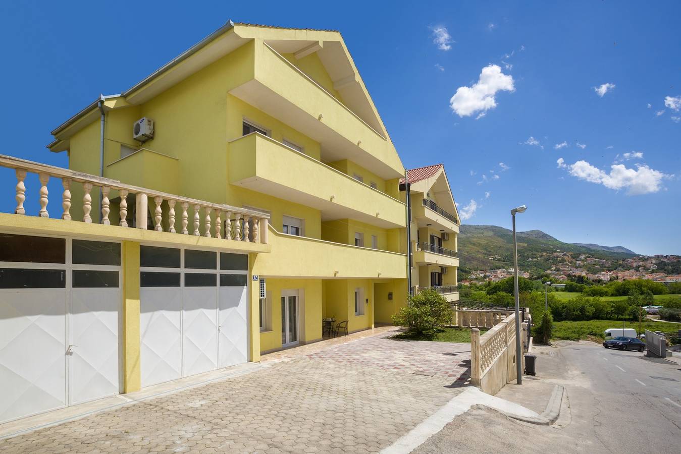 Ganze Wohnung, 3-Zimmer-Ferienwohnung mit Terrasse Stobrec, Split A-25554-a in Stobrec, Split-Dalmatien