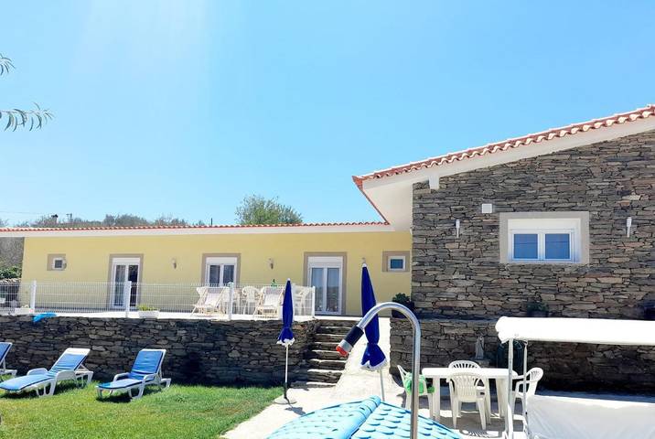 Appartement de vacances pour 6 personnes, avec jardin ainsi que vue et piscine