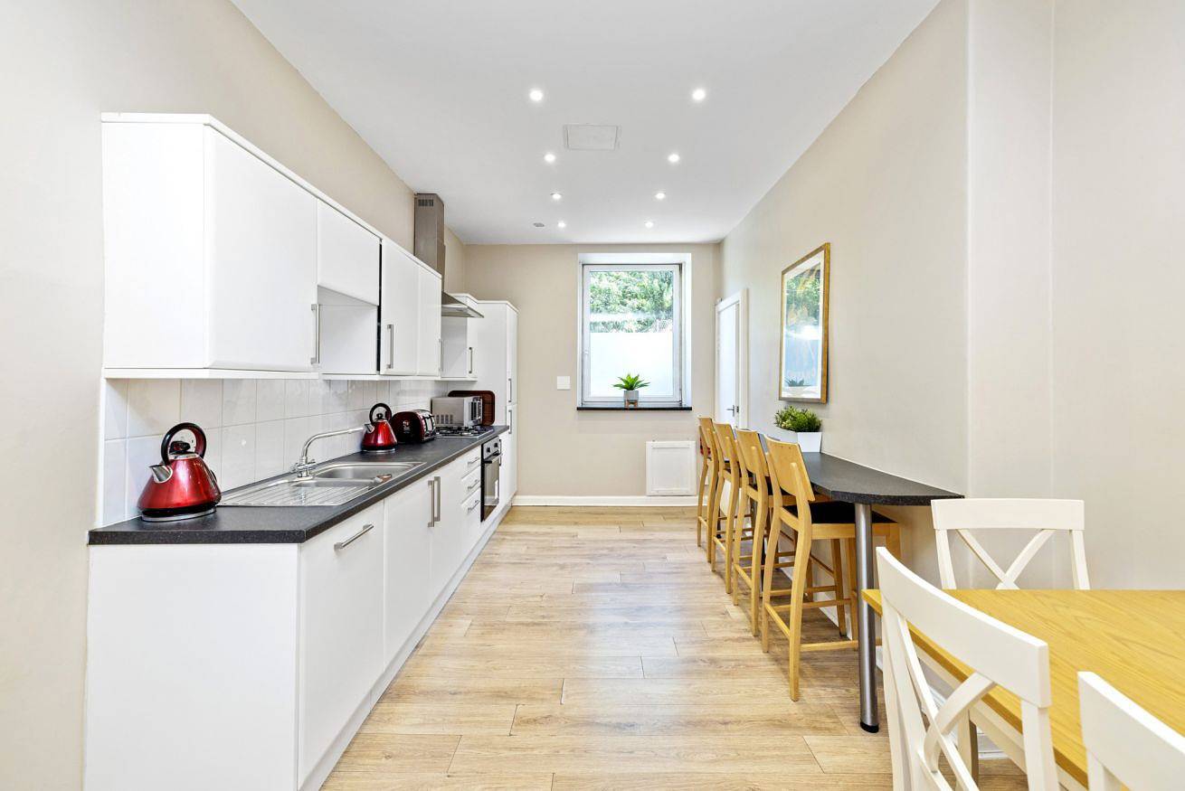 Entire apartment, Airy Apartment Close to Leith Links Park in Leith, Edinburgh