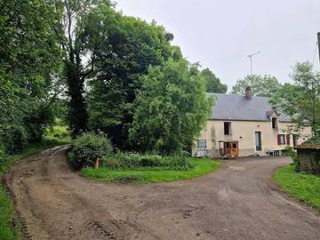 Gîte pour 7 personnes, avec vue et jardin, animaux acceptés à Crézancy-en-Sancerre
