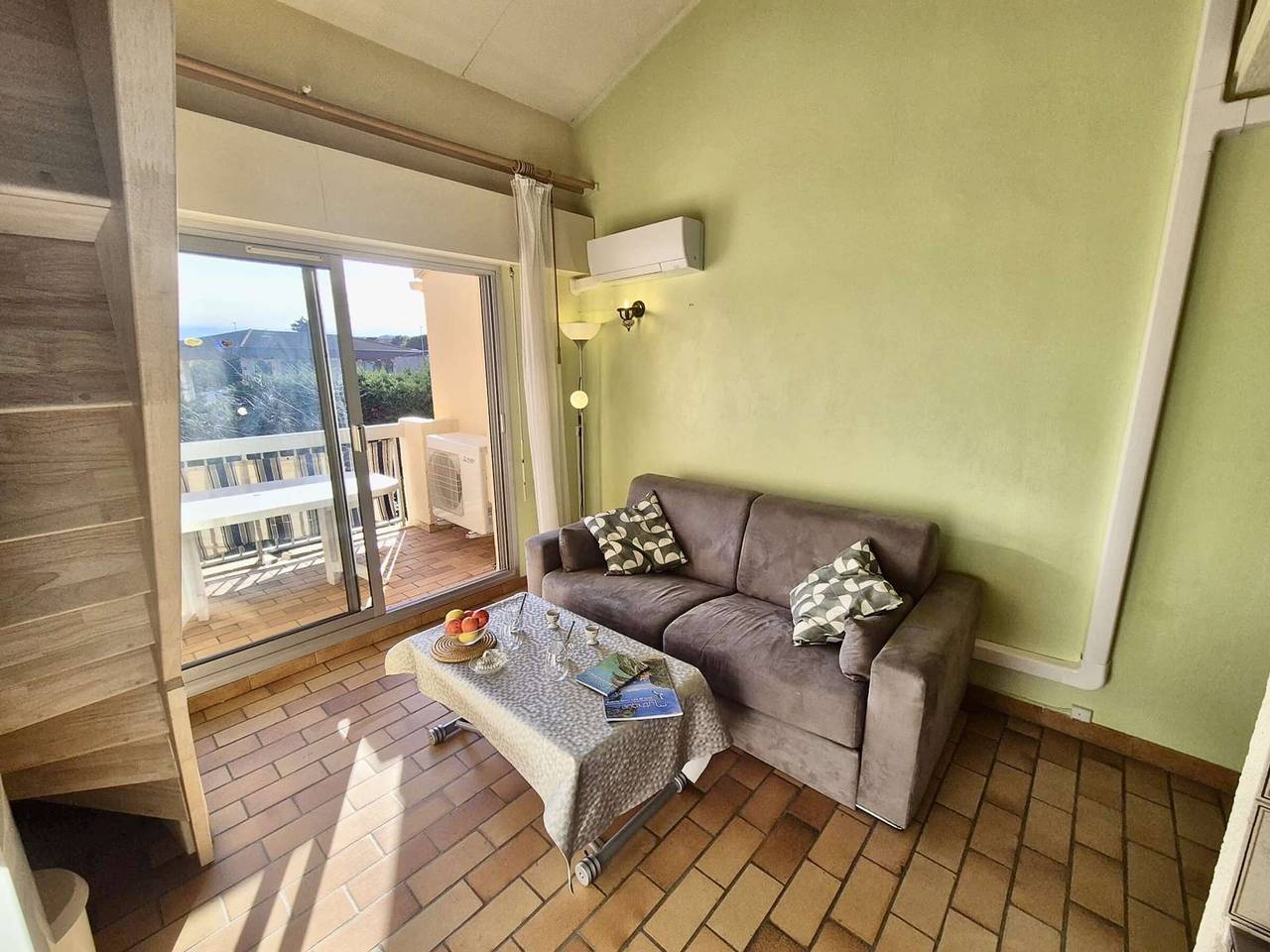 Appartement entier, T2 Mezzanine Climatisé avec Piscine et Parking à Cogolin in Port Cogolin, Cogolin