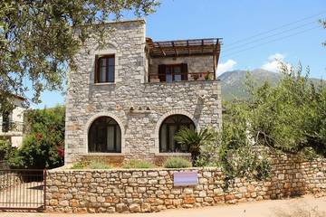 Gîte pour 3 personnes, avec balcon et jardin dans Stoupa