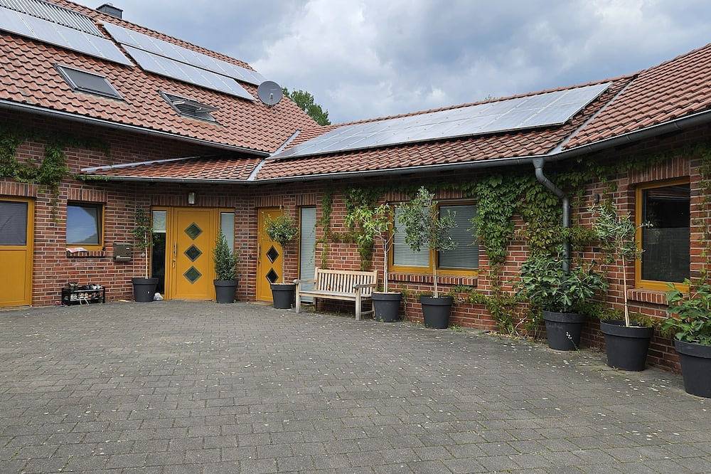 Ganze Wohnung, Moderne Ferienwohnung in der Südheide – stilvoll wohnen, naturnah entspannen in Hillerse, Landkreis Gifhorn
