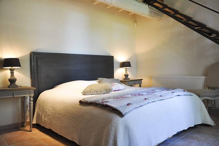 Gîte pour 16 personnes, avec piscine et sauna ainsi que jacuzzi et jardin à Saint-Andiol - 4