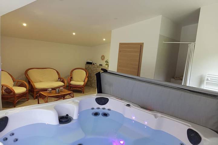 Location de vacances pour 8 personnes, avec Jacuzzi ainsi que Terrasse et Jardin à Bouvigny-Boyeffles