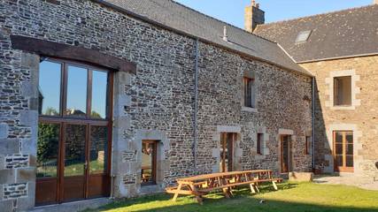 Location de vacances pour 15 personnes, avec jardin et vue à Sougéal